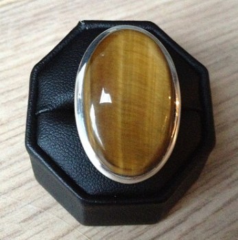 Zilveren edelsteen ring grote ovale Tijgeroog maat 18 mm